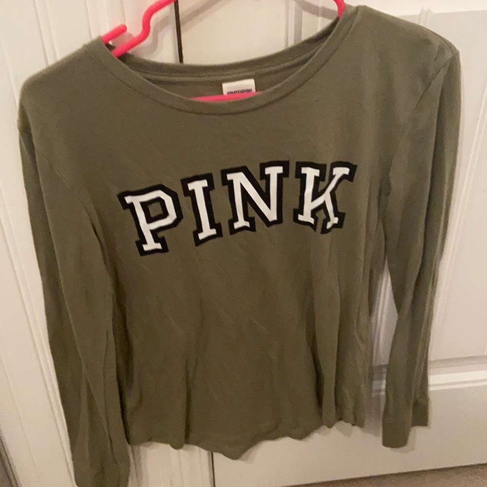 Pink long sleeve shirt dark green and a xs barely worn